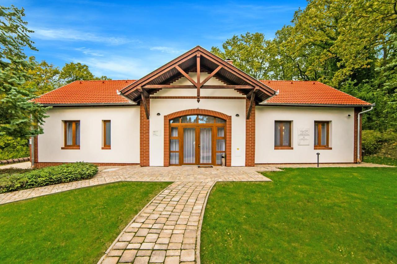 Hotel Haracsi Vendeghaz Zselickisfalud Exterior foto